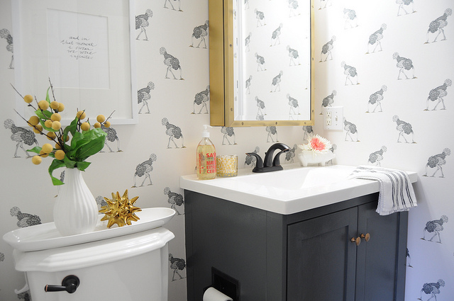 Ways to Maximize Space in a Small Bathroom