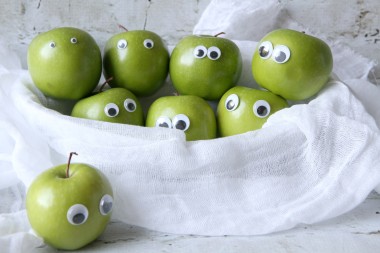 Googly_Eyed_Apples_3