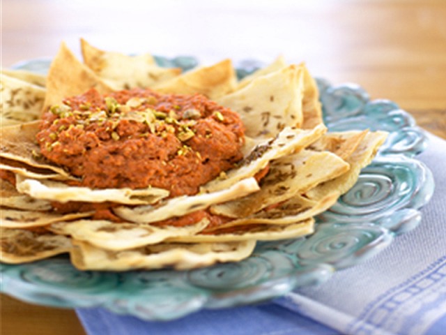 Red-Pepper-Dip-with-Walnuts-and-Pomegranate-Molasses-640x480