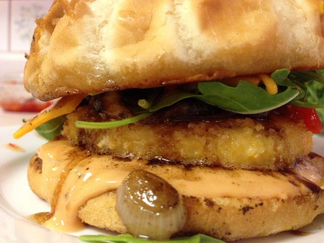 Ooey Gooey Mac & Cheese Burger on Kenmore Blog