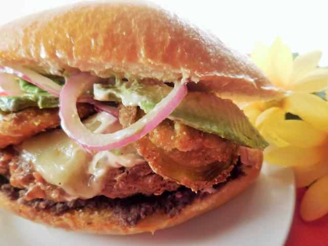 El Paso Peppered Pork Chorizo Burgers with Fried Tomatillos & Chipotle Aioli on Kenmore Blog